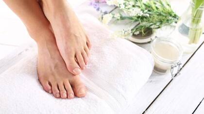 Es importante mantener el cuidado de los pies a través de la higiene personal
Foto: iStock