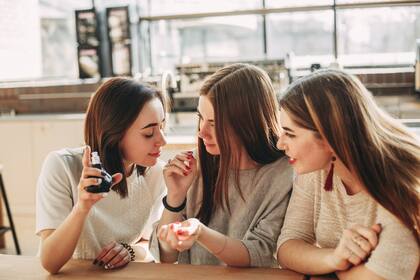 Es importante probar las fragancias antes de regalar un perfume a un hombre