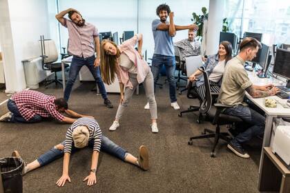 Es importante que las compañías implementen planes que mantengan a las personas activas en la oficina