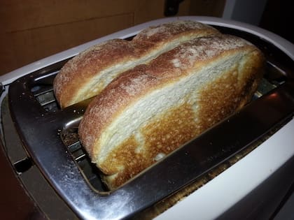 Es importante quitar todas las migas para evitar el olor a quemado