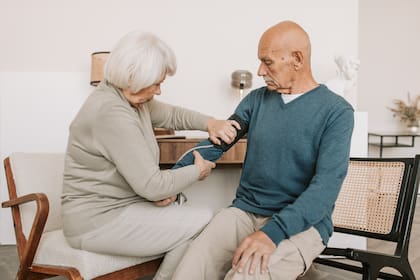Es importante realizar un chequeo cardiológico que permita ver qué pasa con la presión durante el entrenamiento, porque el corazón se exige