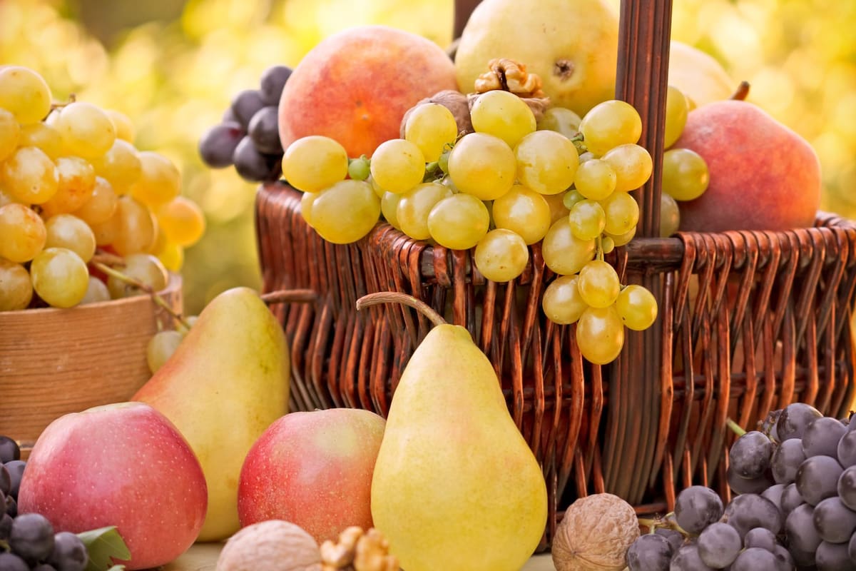 Es importante saber cuáles son las mejores frutas de otoño para aprovechar su frescura y sabor (Foto Canva)