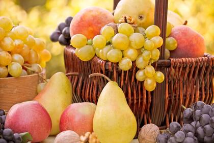 Es importante saber cuáles son las mejores frutas de otoño para aprovechar su frescura y sabor (Foto Canva)