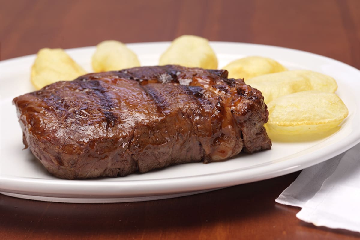 Es imposible elegir el mejor bife de la ciudad, pero sí se puede armar un recorrido con ejemplares diferentes y con mucha personalidad. Foto: Las Lilas