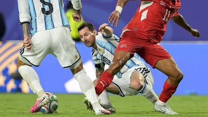 "Es imposible marcar a Messi", dice el comentarista de la BBC Micah Richards.