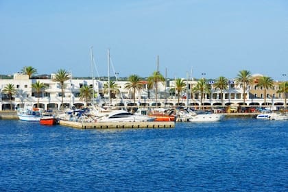 El mar Mediterráneo sufre un grave proceso de calentamiento con picos recientes que rozan o superan los 28 °C en superficie, situándose hasta casi 3 °C por encima de la media estacional