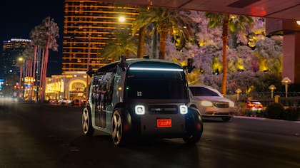 Es la primera compañía que fabrica vehículos autónomos específicamente para el servicio de taxi