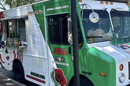 Es latina, tiene un foodtruck y cuenta como hizo para lograr su permiso