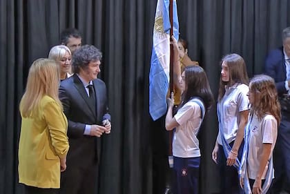 Es ley: cuando uno falta al acto siempre pasa algo fuera de lo común, como que te visite el Presidente