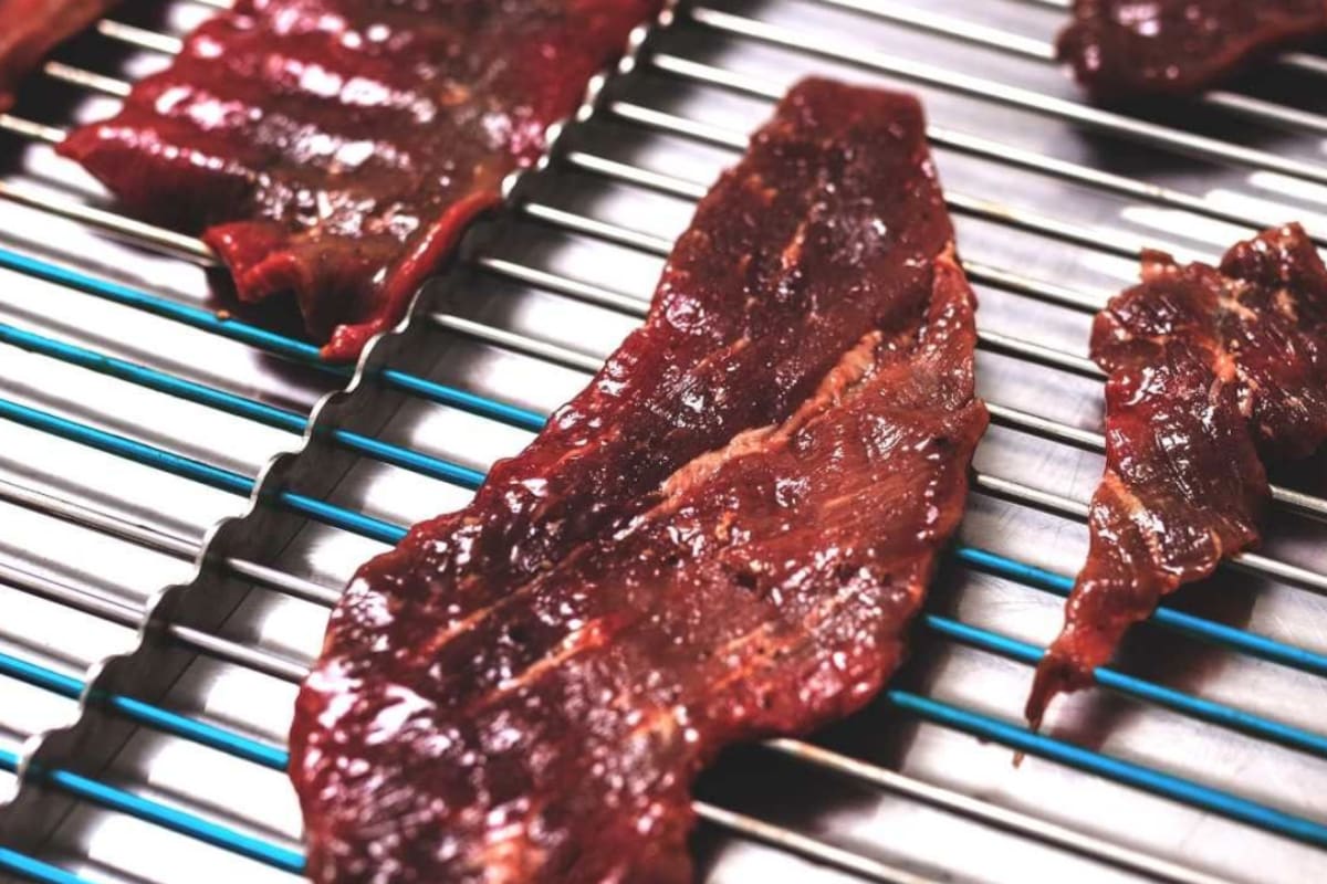 ¿Es malo comer carne cruda?