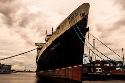 Es más grande que el Titanic, con una eslora de 301 metros