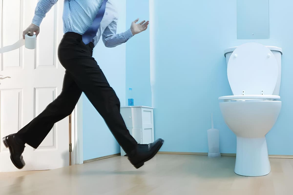 ¿Es mejor orinar de pie o sentado? Esta es la respuesta de un reputado urólogo