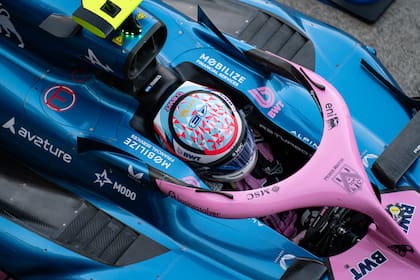 Es muy bueno el comienzo de Franco Colapinto en la carrera de Japón: en dos vueltas pasó de 15º a 13º.