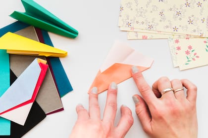 Es muy importante tomar en cuenta qué tipo de papel se usa para hacer un avión de papel