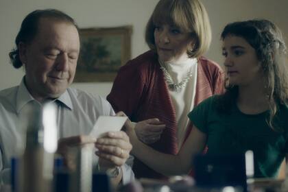 "Es muy loco, porque la viste en 200 películas y de pronto está ahí. Esa es la magia del cine y lo gratificante", dice Piñeyro sobre la figura de Carmen Maura