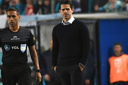 Es oficial: Gago dejó de ser el técnico de Racing tras la derrota con Independiente