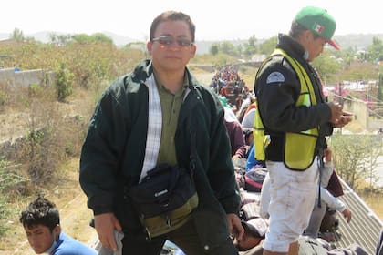 Es periodista, exlegislador y opositor del gobierno de Juan Orlando Hernández