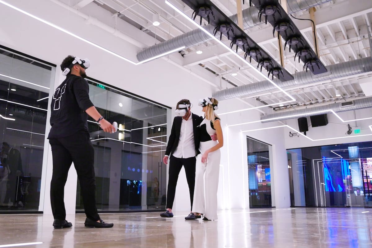 Es posible ofrecer una experiencia de venta diferente a la tradicional, permitiendo a los compradores experimentar cómo será una casa o proyecto inmobiliario antes de que se construya