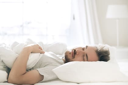 “Es posible que cuando una está especialmente cansado, la necesidad de dormir del cuerpo anule el funcionamiento del reloj biológico”, explica el Dr. Foster