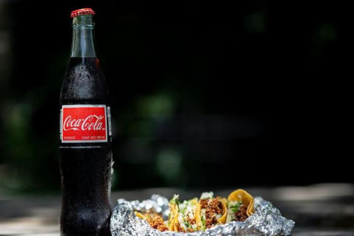 ¿Es realmente la Coca-Cola mexicana más saludable que la de EE.UU. y mejor, como dice Donald Trump?
