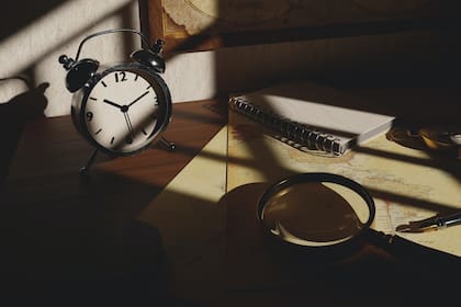 Es recomendable ajustar los relojes analógicos la noche previa antes de ir a dormir