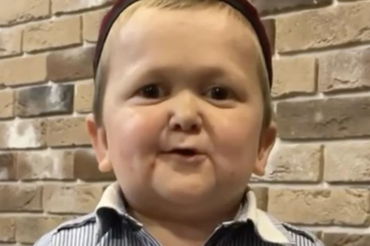 Es ruso y comparte continuamente contenido en sus redes sociales; tiene seguidores de todo el mundo