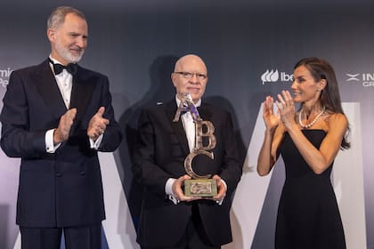 "Es un alto honor recibir este galardón en la tierra de los más grandes articulistas que ha dado esta lengua", dijo Fernández Díaz al recibir el premio en Madrid