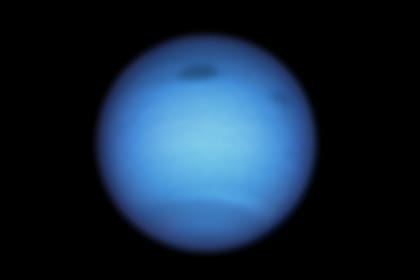 El telescopio Hubble capó un fenómeno atmosférico nunca antes visto en la superficie de Neptuno. Fuente: NASA