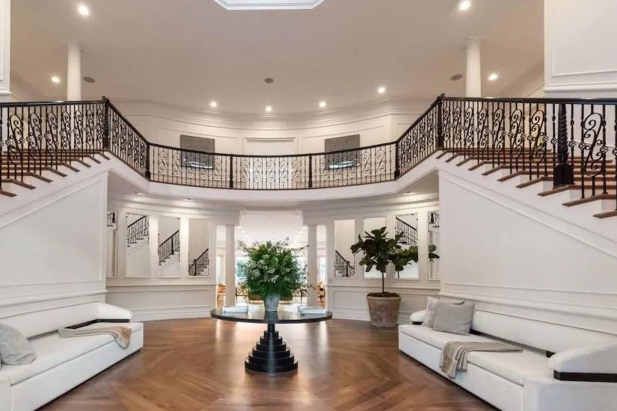 Es una casa de 60 habitaciones que perteneció a Max Azria