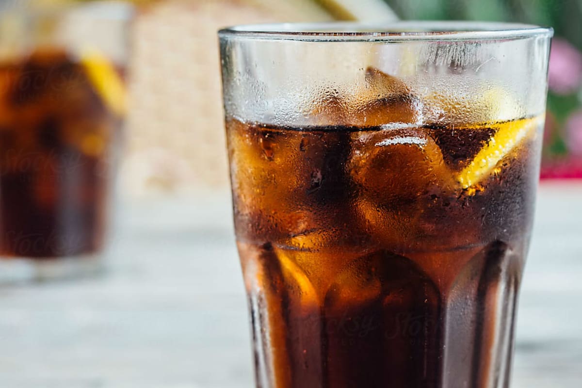 Es una de las bebidas más populares del mundo. Fuente: Stocksy united.