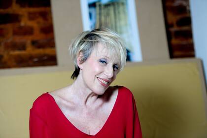 Es una de las figuras del musical argentino y aceptó el desafío de dirigir la comedia Colapsadas y conducir un ciclo de tangos por TV