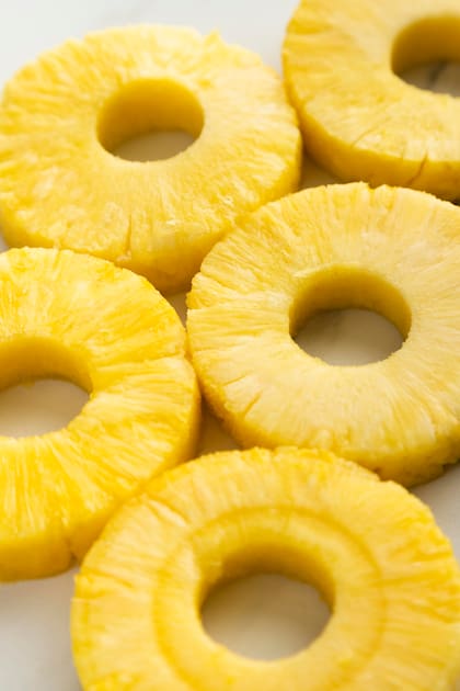 Es una fruta versátil que se puede consumir fresca, en jugos, postres o licuados (Foto de carácter ilustrativo: Freepik)