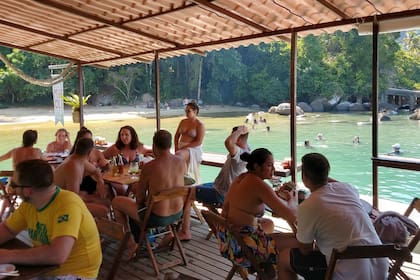 Es una parada obligatoria antes de cruzar a la imponente Lopes Mendes que está del otro lado de un morro