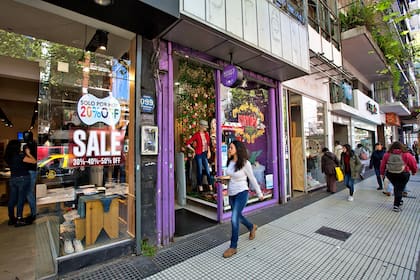 Es uno de los corredores comerciales más importantes de la ciudad; delimitado por Cerrito hasta Coronel Díaz, tiene 3 zonas calientes que muestran un comportamiento dispar frente a la baja del consumo