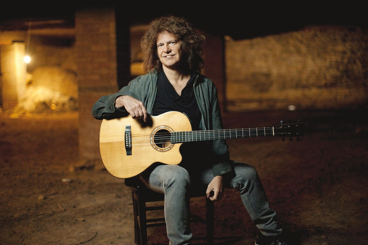 Es uno de los guitarristas más destacados del jazz mundial de las últimas décadas y –según consta en este mano a mano con la nacion revista–, un maestro en poner en palabras cómo se hace música. De las matemáticas a la neurociencia, habla de su necesidad de investigar y de su oficio “como una especi