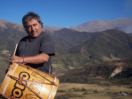 Es uno de los mejores cantores de zamba, discípulo de la Negra Sosa