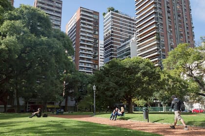 Es uno de los pocos barrios de la ciudad en el que se siguen cerrando operaciones; un piso reciclado puede venderse a US$6500/m2