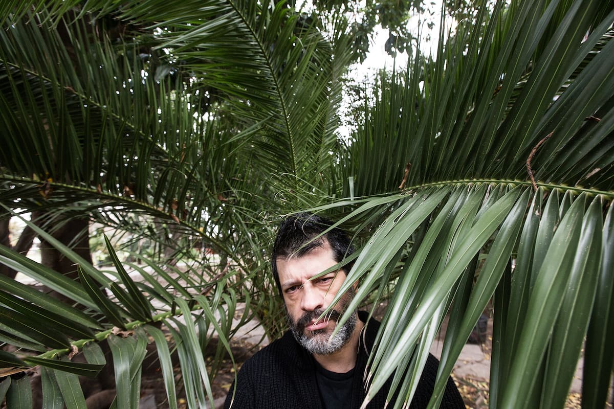 Es uno de los pocos que logra hacer reír a la gente en este contexto: cada vez que sube una de sus viñetas a sus cuentas, los likes y seguidores se multiplican