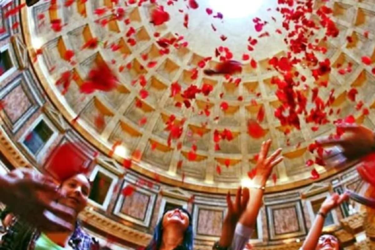 Es uno de los rituales más antiguos de la cristiandad que convoca a miles de cristianos Foto (Vivere Roma)