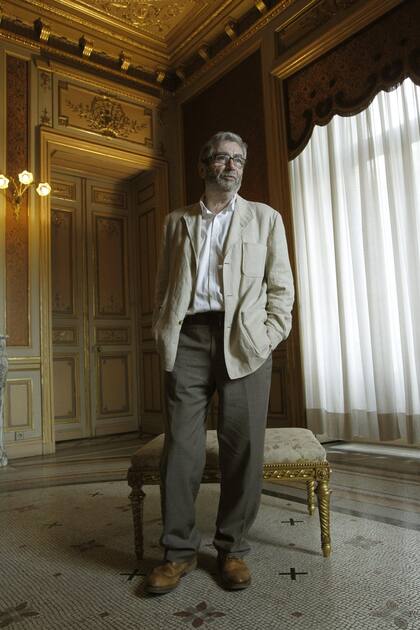 “Esa gente que ha puesto de moda reírse de la socialdemocracia, que el socialdemócrata es un cursi que practica el buenismo; todos estos, si se ponen malos, seguro que van a un hospital público”, dice Muñoz Molina