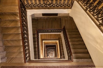 Escaleras internas del sector residencial del Palacio Salvo.