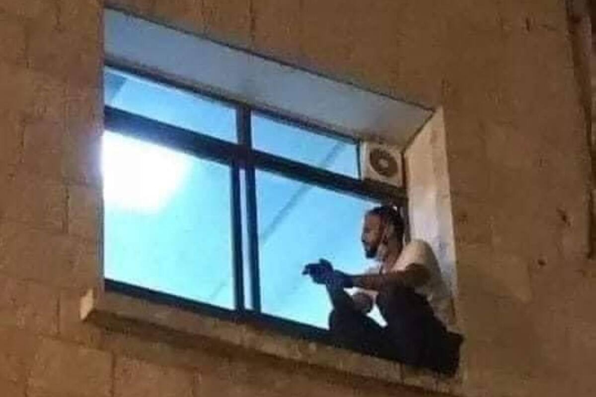 Escaló hasta la ventana de la habitación en la que estaba internada su madre para despedirla