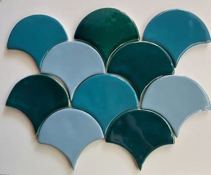 Escamas idénticas en colores distintos para armar patrones.