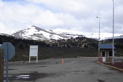 Escándalo con un exdiputado neuquino: quiso cruzar de Chile a Argentina con una caja de balas sin declarar.