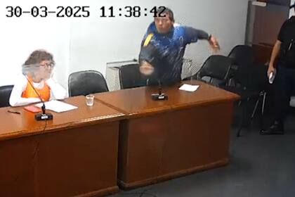 Escándalo durante un juicio en Río Negro: un preso le tiró un vaso de agua al juez y le fracturó un dedo