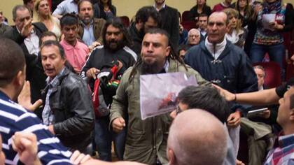 Felipe Solá fue escrachado durante una charla en la UBA