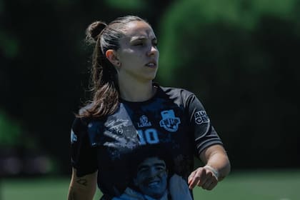 Escándalo en Mar del Plata: acusan a un árbitro de insultar a una futbolista.