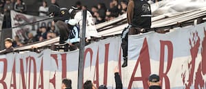 Escándalo en Platense: el capitán se quiso meter a la platea a pelear y tuvieron que pararlo entre cuatro