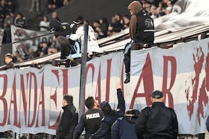 Escándalo en Platense: el capitán se quiso meter a la platea a pelear y tuvieron que pararlo entre cuatro