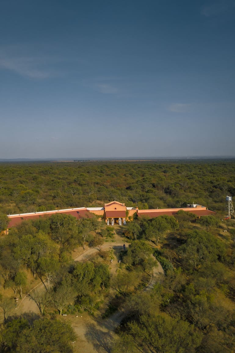 Escapada a Córdoba: la construcción de La Matilde está hecha de adobe, barro y paja